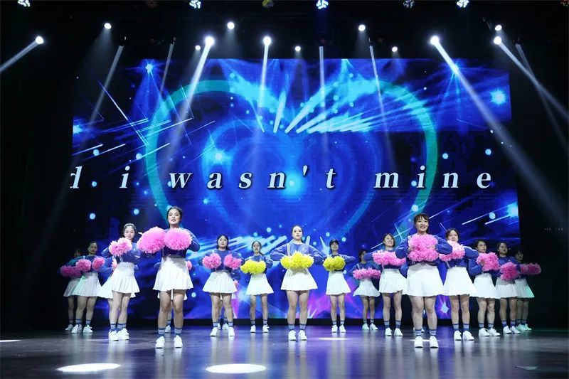 1757382133602799.jpeg 跳舞第五张.jpeg